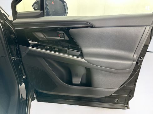 Used 2023 Toyota bZ4X XLE w/ Weather Package AWD/4WD image 31