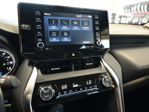 Used 2022 Toyota Venza LE AWD/4WD image 15