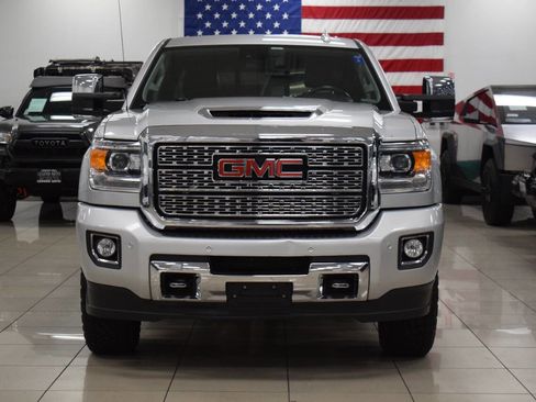 Used 2019 GMC Sierra 2500 Denali w/ Duramax Plus Package image 4
