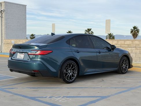 Used 2025 Toyota Camry SE image 11