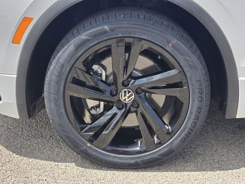 Used 2024 Volkswagen Tiguan SE R-Line FWD image 11