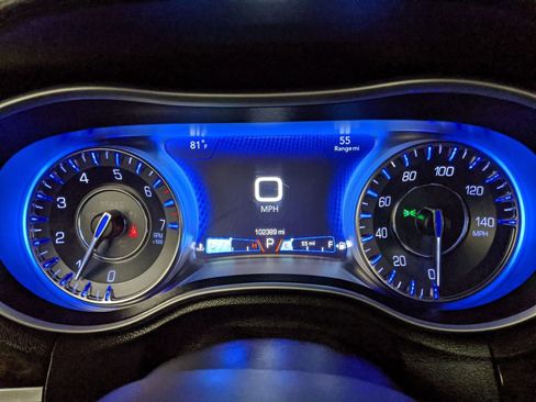 Used 2018 Chrysler 300 Limited image 12