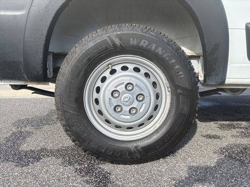 Used 2025 RAM ProMaster 2500 w/ Convenience Group image 12