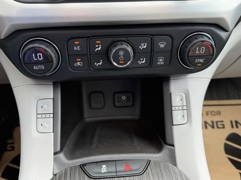 Used 2019 GMC Acadia SLT FWD image 33