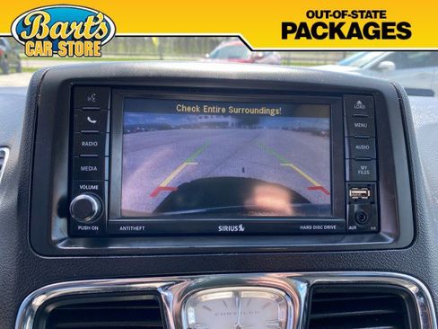 Used 2015 Chrysler Town & Country Limited Platinum FWD image 30
