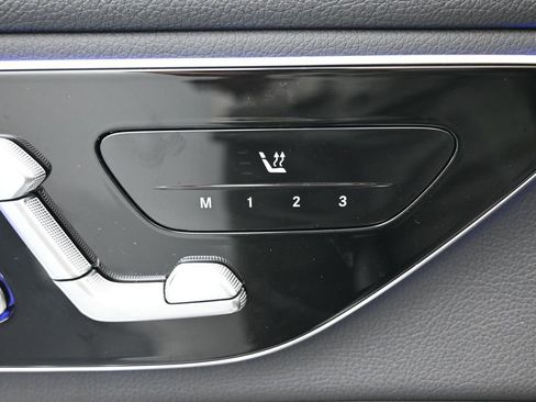 Used 2025 Mercedes-Benz GLC 300 4MATIC image 25