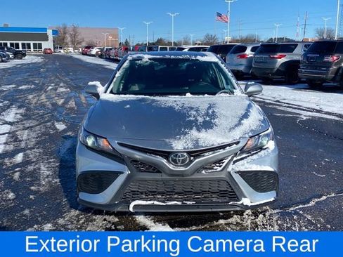 Used 2023 Toyota Camry SE image 2
