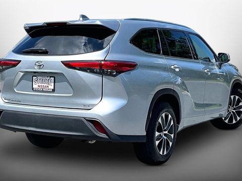 Used 2021 Toyota Highlander XLE FWD image 6