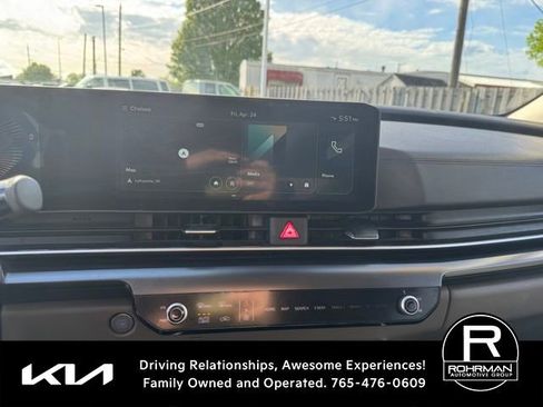 Used 2025 Kia Carnival FWD image 11