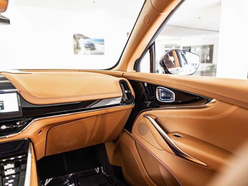 New 2026 Aston Martin DBX 707 image 39