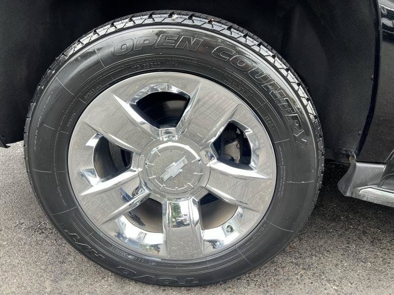 Used 2018 Chevrolet Suburban Premier AWD/4WD image 31