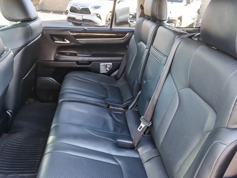 Used 2018 Lexus LX 570 4WD image 17
