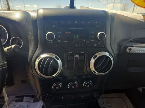 Used 2017 Jeep Wrangler Sahara w/ Connectivity Group image 45