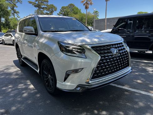 Used 2023 Lexus GX 460 Premium w/ Accessory Package image 2