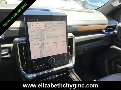 Used 2025 GMC Yukon Denali AWD/4WD image 3
