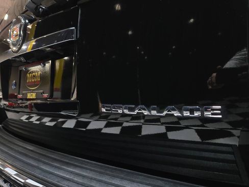Used 2013 Cadillac Escalade Premium image 34