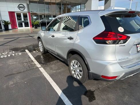 Used 2017 Nissan Rogue S AWD/4WD image 6
