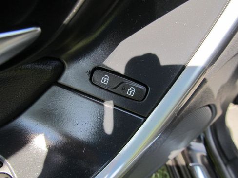 Used 2018 Volvo V60 T5 Dynamic w/ Vision Package image 24