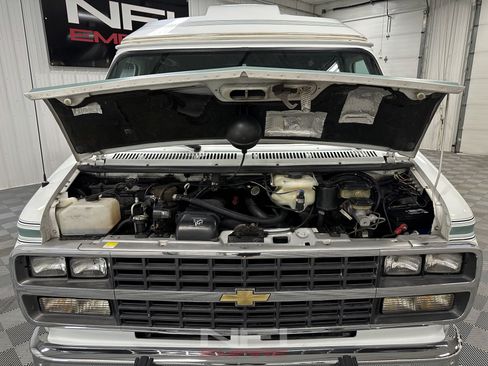 Used 1992 Chevrolet G20 RWD image 50