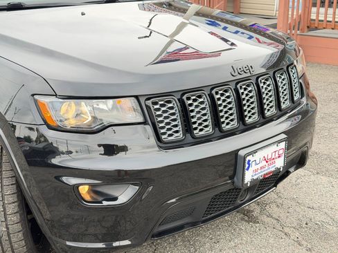 Used 2021 Jeep Grand Cherokee Laredo X AWD/4WD image 92