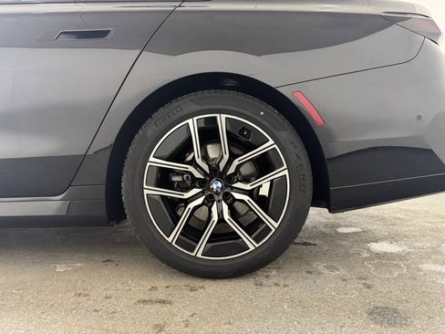 Used 2025 BMW 740i xDrive image 35