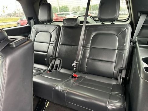 Used 2024 Lincoln Navigator Premiere image 11