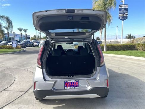 Used 2023 Kia Soul LX w/ LX Technology Package image 24