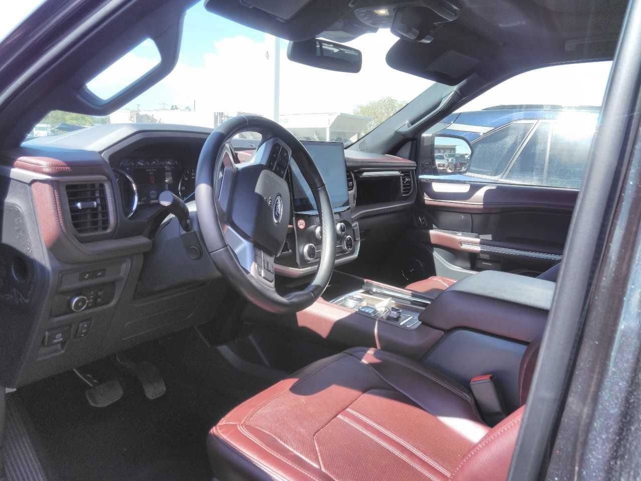 Used 2024 Ford Expedition Limited AWD/4WD image 4