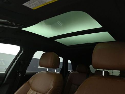 Used 2019 Audi e-tron Prestige w/ Prestige Package image 20