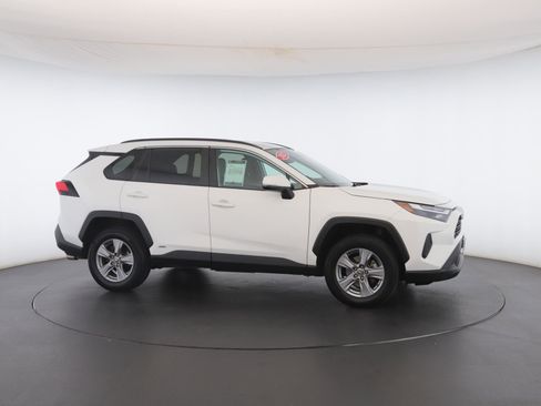 Used 2022 Toyota RAV4 XLE image 31