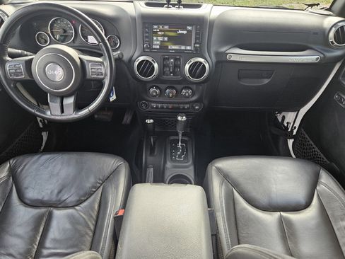 Used 2017 Jeep Wrangler Unlimited Rubicon w/ Connectivity Group image 6