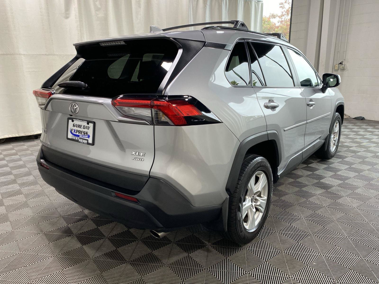 Used 2021 Toyota RAV4 XLE AWD/4WD image 8