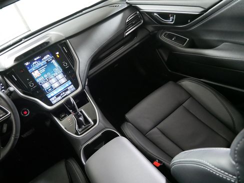 Used 2025 Subaru Outback Limited image 11