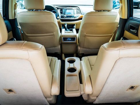 Used 2018 Toyota Highlander Limited FWD image 33