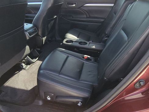 Used 2016 Toyota Highlander XLE AWD/4WD image 10