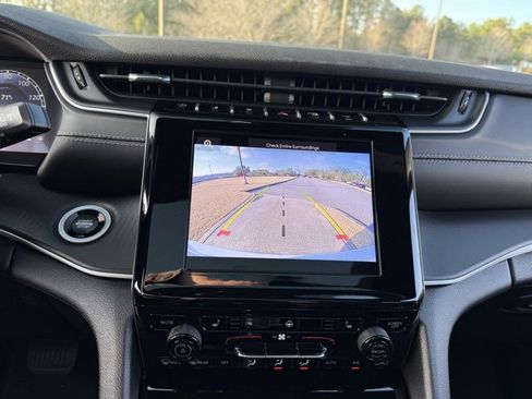 New 2025 Jeep Grand Cherokee Laredo image 18