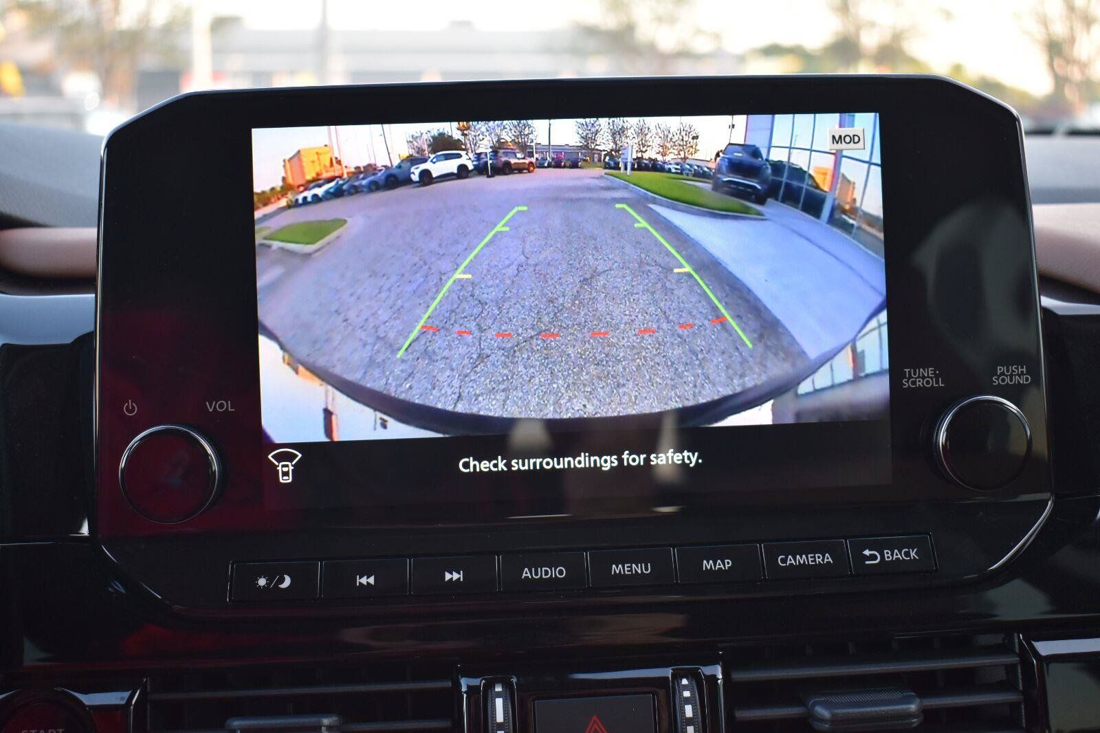 Used 2025 Nissan Pathfinder Platinum w/ Black Appearance Package FWD image 44