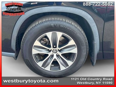 Used 2022 Toyota Highlander XLE image 13