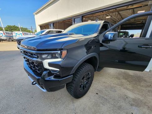 Used 2025 Chevrolet Silverado 1500 ZR2 w/ Dark Appearance Package AWD/4WD image 3