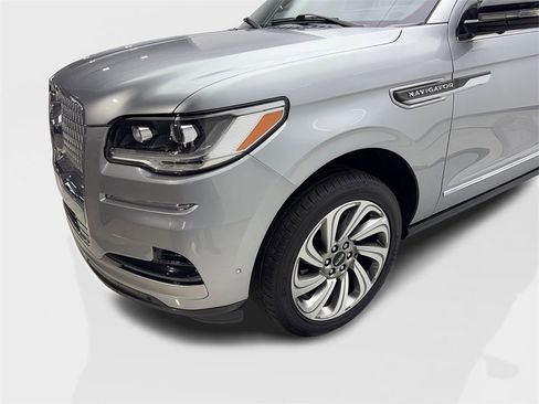 Used 2023 Lincoln Navigator Reserve image 18