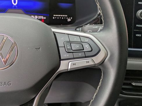 Used 2024 Volkswagen Taos SE image 14