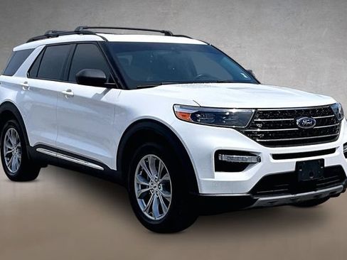 Used 2020 Ford Explorer XLT w/ Equipment Group 202A AWD/4WD image 10