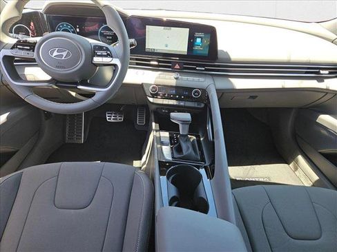 New 2025 Hyundai Elantra SEL image 12
