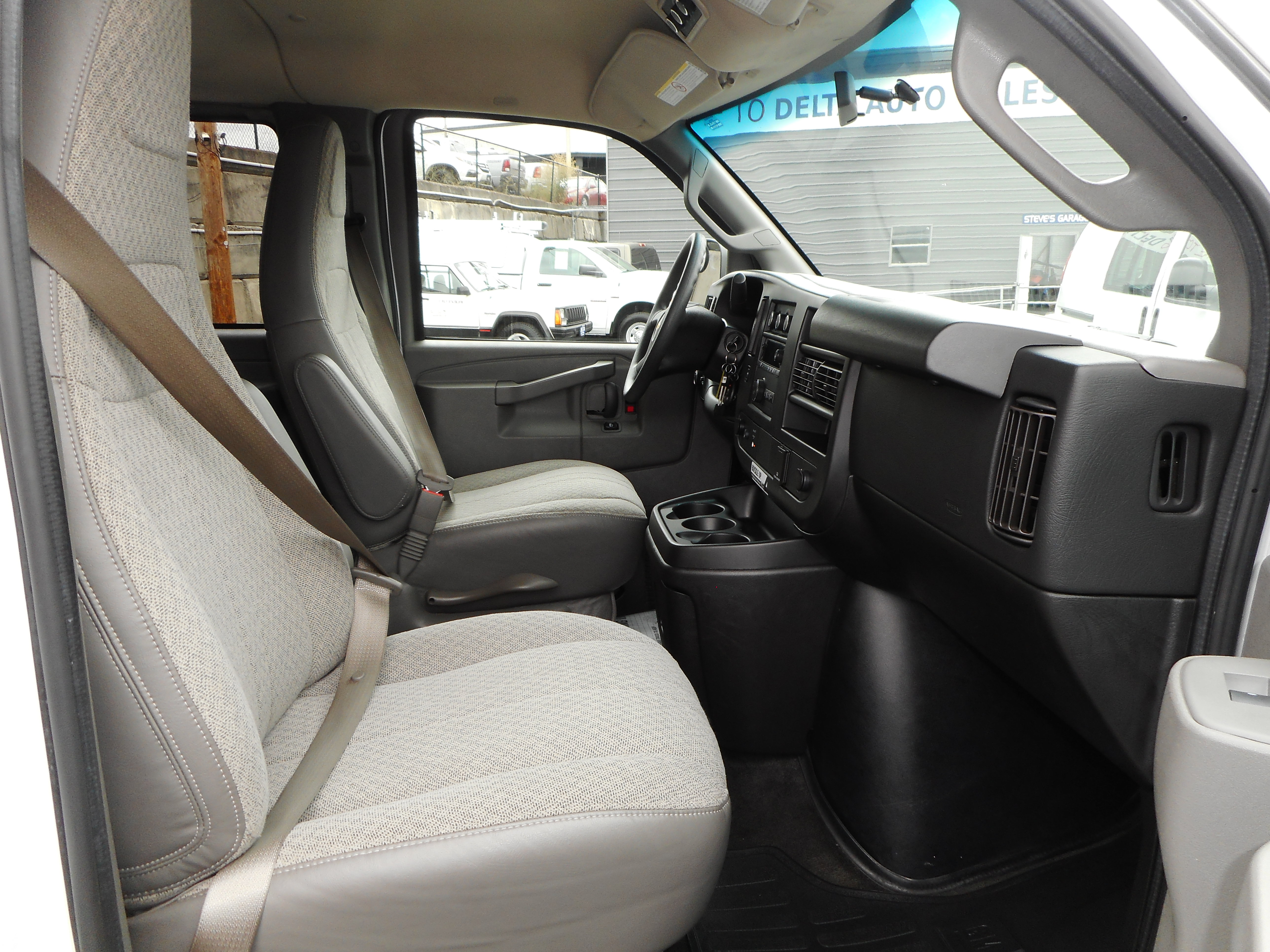 Used 2017 Chevrolet Express 3500 LT w/ LT Preferred Equipment Group RWD image 27