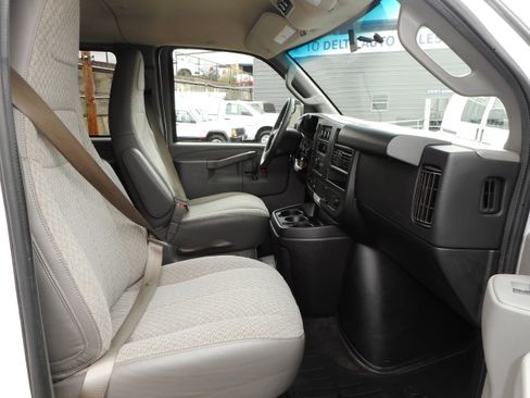 Used 2017 Chevrolet Express 3500 LT w/ LT Preferred Equipment Group RWD image 27