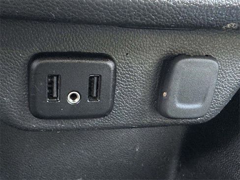 Certified 2023 Chevrolet Traverse LT w/ Rear Camera Mirror Package image 27