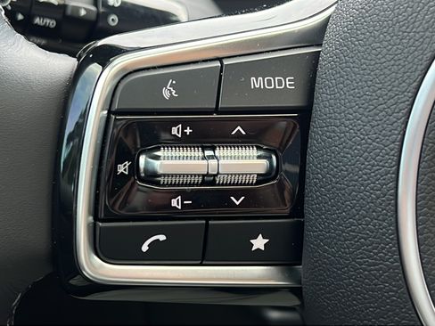 Used 2025 Kia Carnival SX Prestige FWD image 21