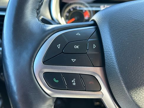 Used 2021 Jeep Cherokee Latitude Plus image 22