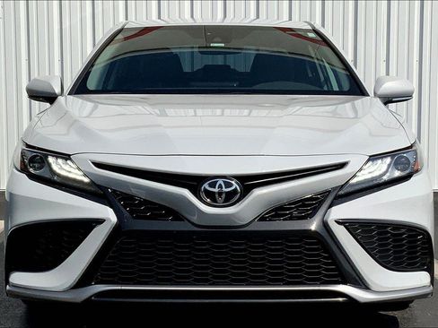 Used 2022 Toyota Camry XSE image 3