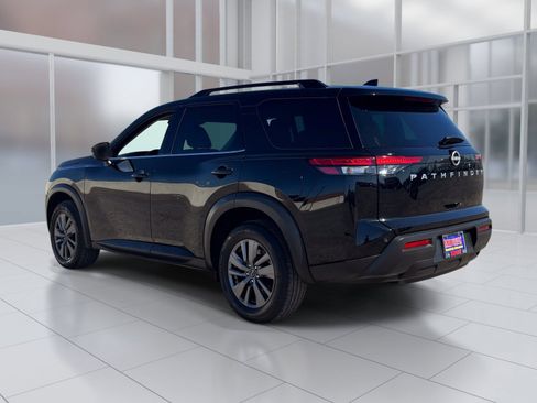 Certified 2025 Nissan Pathfinder SV FWD image 4
